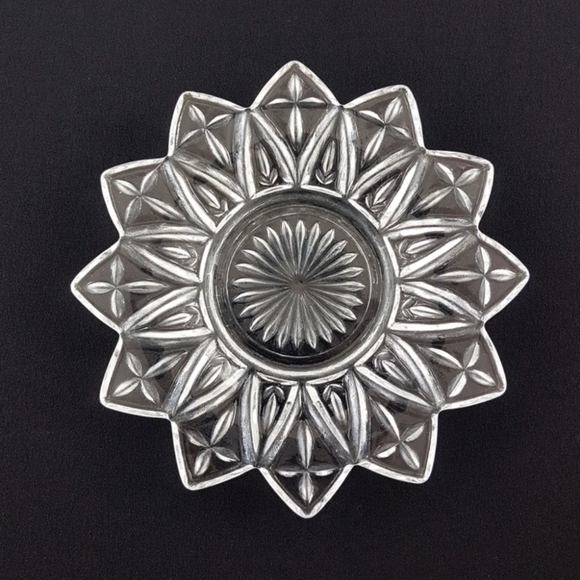 Vintage Federal Glass Petal Plates (Set of 4) -  2 Sets Available - Flower Shape - Picture 7 of 9